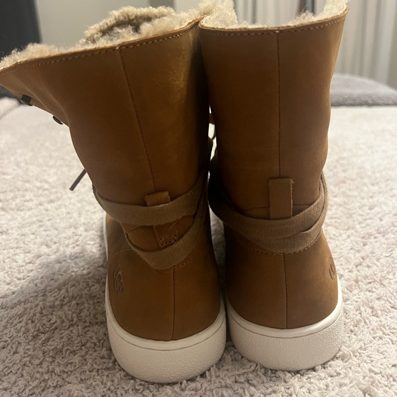 Genuine Ugg Starlyn in Chestnut - Picture 5 of 8